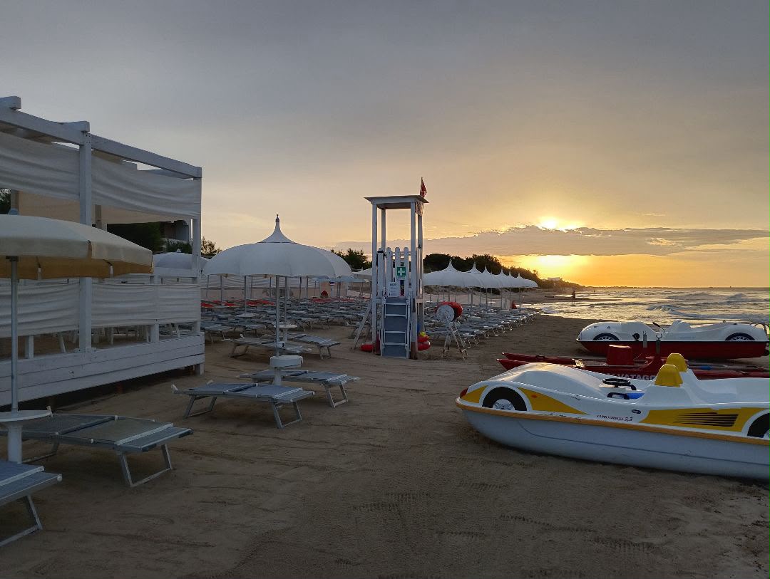 Tramonto sulla spiaggia del Lido Girasole